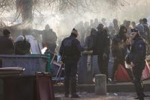 Evacuation par la police de consommateurs de crack d'un campement de fortune Porte de la Villette à Paris, le 24 janvier 2022
