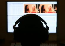 Trois hommes ont été mis en examen vendredi dans l'enquête à Paris sur la plateforme de vidéos pornographiques "French Bukkake", portant à 12 le nombre de personnes poursuivies dans ce dossier, a-t-on