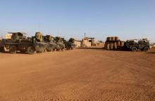 Des véhicules blindés de la Task Force Takuba, mission militaire internationale au Sahel, stationnés sur la base de Ménaka, au Mali, le 7 décembre 2021