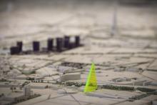 Une maquette de Paris et de l'emplacement de la future Tour Triangle, dessinée par l'agence Herzog & de Meuron, présentée au Pavillon de l'Arsenal en novembre 2014, à Paris