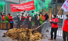 Action d'Attac devant le siège LREM, le 4 mars 2022 à Paris