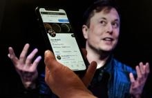 Elon Musk téléphone Twitter
