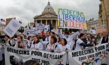 Manifestation soignants hopital du 5 janvier 2023 à Paris.