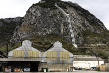 Acheminement d'eau vers une centrale hydrolélectrique d'EDF près de Tarascon-sur-Ariège, France, le…