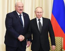 Le président russe Vladimir Poutine avec son homologue biélorusse Alexandre Loukachenko à Novo