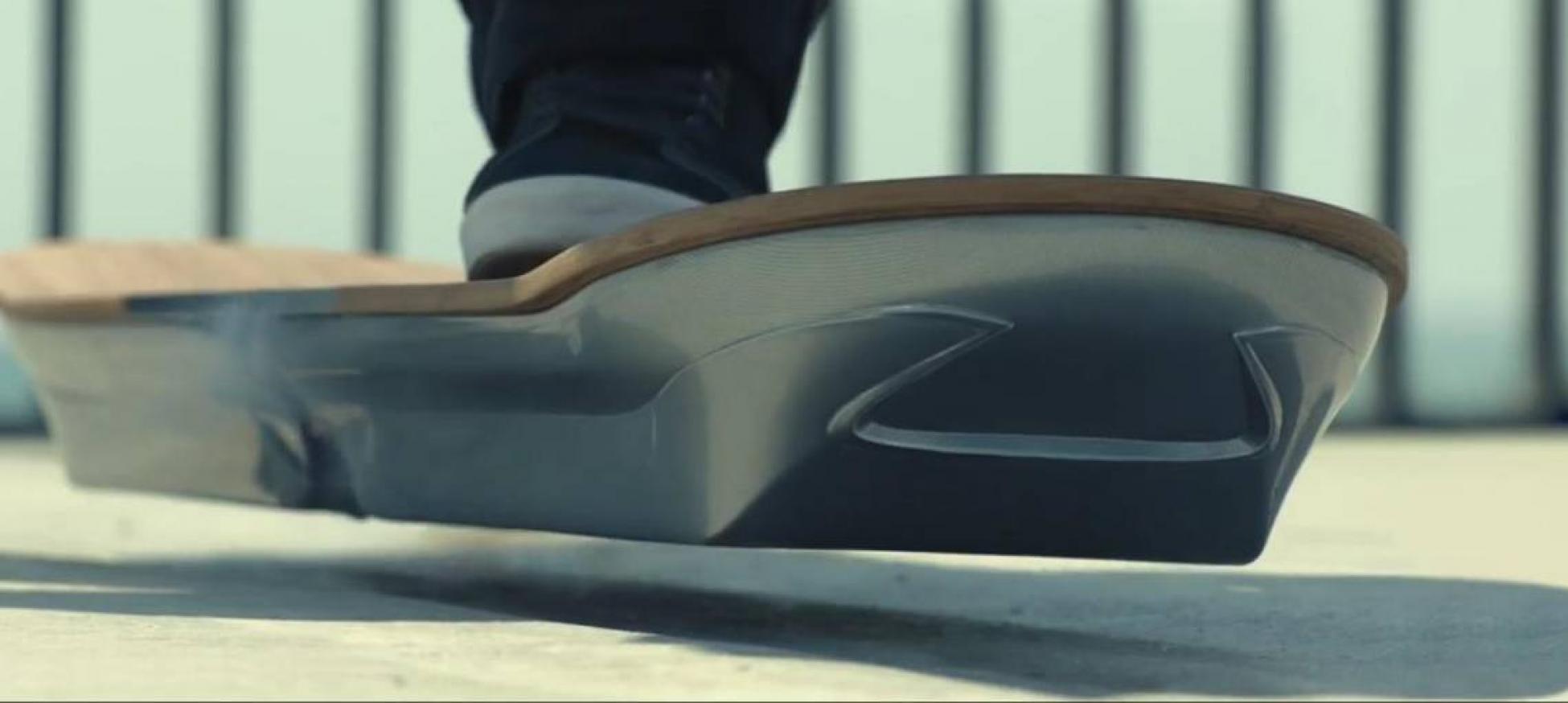 Lexus donne vie à l'Hoverboard, le skate de Retour vers le Futur !