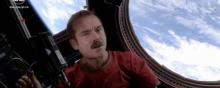 Chris Hadfield dans l'espace.