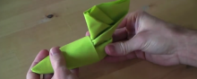 Cette vidéo vous permet de réaliser de petites bottes de lutin.