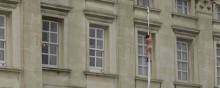 Un homme nu à Buckingham Palace.