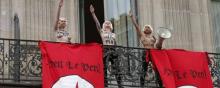 Trois Femen ont perturbé le discours de Marine Le Pen, place de l'Opéra.