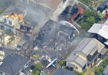 L'avion s'est crashé sur des maison de Tokyo.
