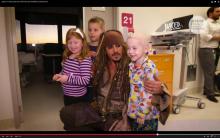L'acteur Johnny Depp avec des enfants malades.