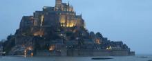 Vendredi soir, le Mont-Saint-Michel était déjà presque cerné par les eaux.