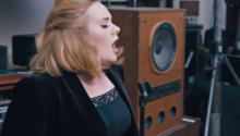 Adele chante