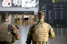 Des militaires à un aéroport à Bruxelles.