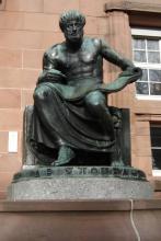 Aristote statue bronze