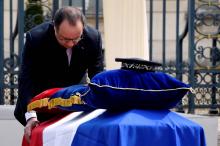 François Hollande rend hommage aux policiers tués de Magnanville.