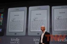 Jeff Bezos, le PDG d'Amazon, en pleine présentation de sa Kindle