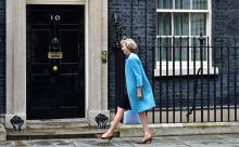 Theresa May arrive au 10 Downing Street.
