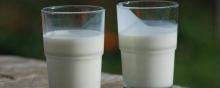 Deux verres de lait.