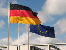 Les drapeaux allemand et européen