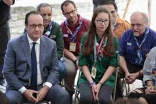 François Hollande en visite chez les scouts