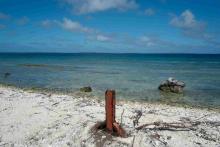 Une plage de Polynésie à proximité d'un site d'essai nucléaire