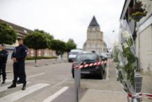 Saint-Etienne-du-Rouvray au lendemain de l'attaque de l'église.