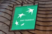 La banque BNP Paribas.