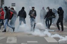 Des manifestants contre la loi Travail visés par des grenades lacrymogènes 