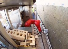 Le SAM100 est un robot facilitant la tâche des hommes dans la pose de briques