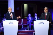 Alain Juppé et François Fillon durant le deuxième débat de la primaire de la droite.