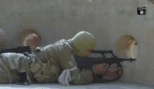 Un combattant djihadiste équipé d'un Steyr AUG, arme rare dans l'arsenal de l'Etat islamique, enagé dans les combats de Mossoul (image de propagande).
