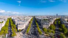 Vue sur des avenues de Paris depuis l'Arc de Triomphe