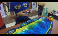Mats Valk a réalisé le record du monde de Rubik's Cube en Indonésie