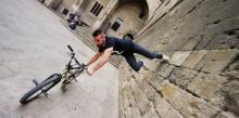 Tim Knoll fait du BMX dans les rues de Barcelone 