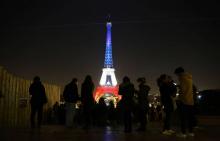La Tour Eiffel en bleu, blanc, rouge après lesattentats du 13 novembre.
