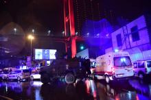 ©Des ambulances devant le Reina à istanbul