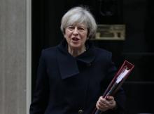 La Première ministre britannique Theresa May, le 1er février 2017 à la sortie du 10 Downing Street à