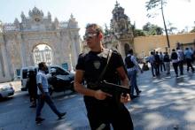 Une explosion et une fusillade ont eu lieu à Istanbul, en Turquie, devant le palais de Dolmabahçe