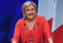 Marine Le Pen lors d'une réunion de campagne à Déols (centre) le 11 mars 2017