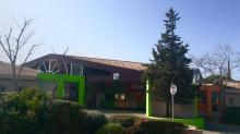 L'entrée de l'école Jacqueline Auriol à Istres.