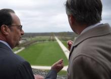 François Hollande inaugure les jardins à la française du domaine national de Chambord (centre), le 1
