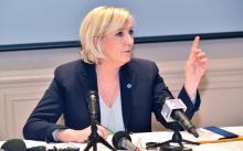Marine Le Pen lors d'une conférence de presse le 22 mars 2017 à N'Djamena