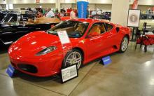 L'ancienne Ferrari rouge de Donald Trump exposée chez Auctions America, le 31 mars 2017 à Fort Laude