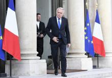 Le ministre français des Affaires étrangères Jean-Marc Ayrault présente un rapport du renseignement 