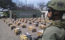 La police anti-drogue colombienne présente une saisie de plus de 6 tonnes de cocaïne, le 2 avril 201