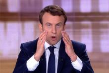 Capture vidéo du candidat à la présidentielle Emmanuel Macron lors du débat télévisé contre Marine L