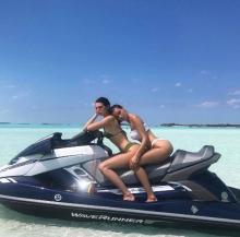 Bella Hadid Kendall Jenner Sexy Bikini Hot Mannequin Fesses Seins