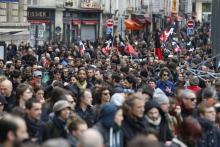 Des centaines de militants de la Confédération nationale du travail (CNT) et du "Front social/Contre